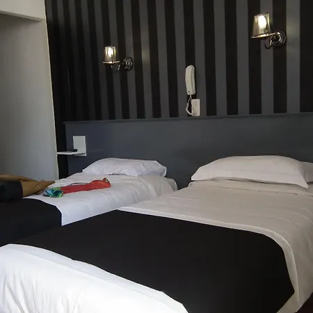 Des Pays Bas Hotell 3*