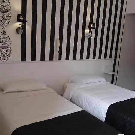 Des Pays Bas Hotell 3*